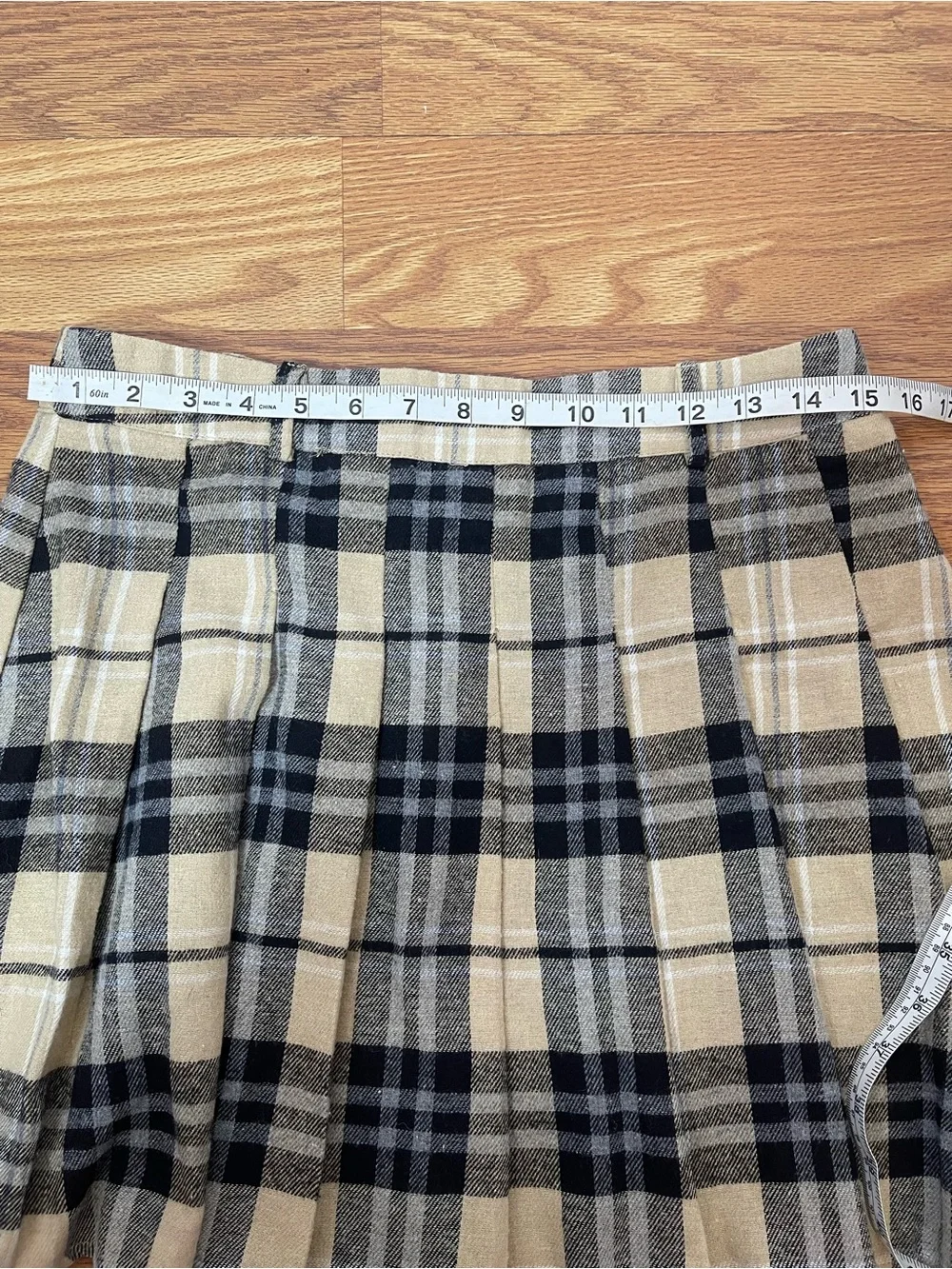 Hesperus cream and black plaid pleated mini skirt size L